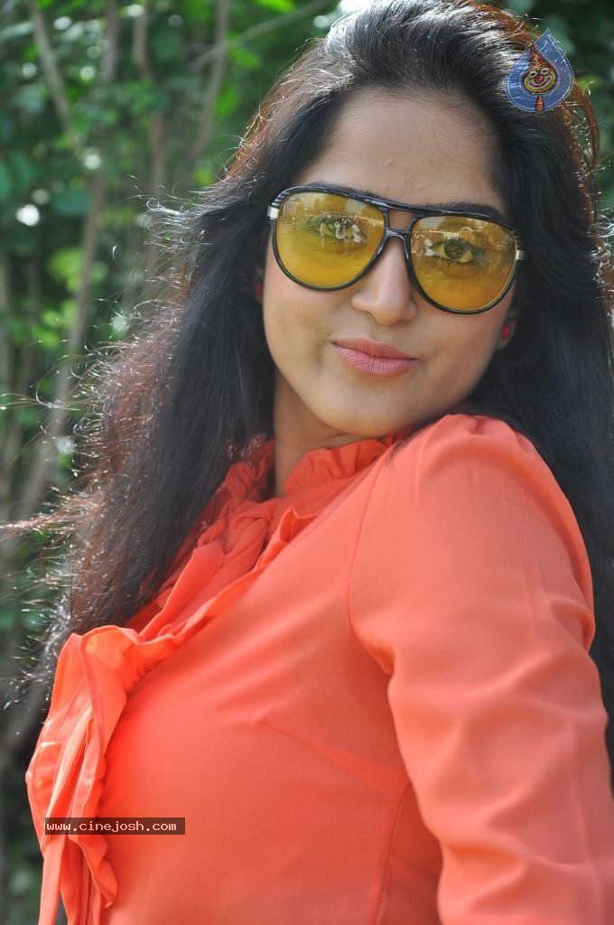 Divya Singh Stills - 54 / 61 photos