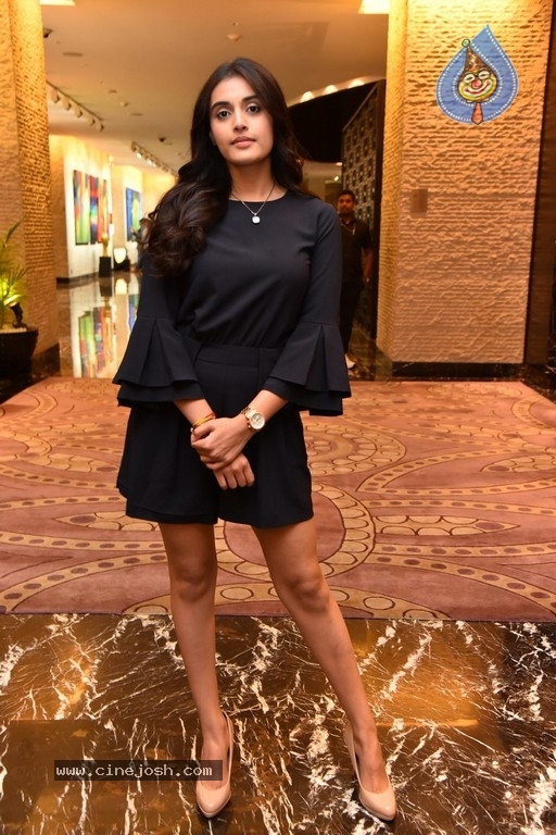 Divyansha Kaushik Photos - 5 / 20 photos