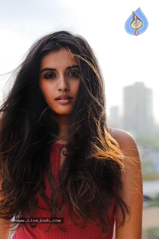 Divyansha Kaushik Photos - 43 / 51 photos