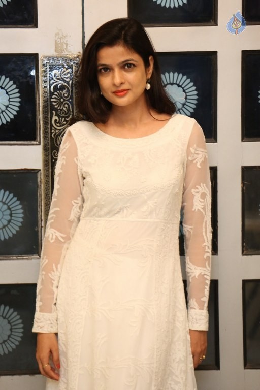 Dolly Tomar New Pics - 9 / 33 photos