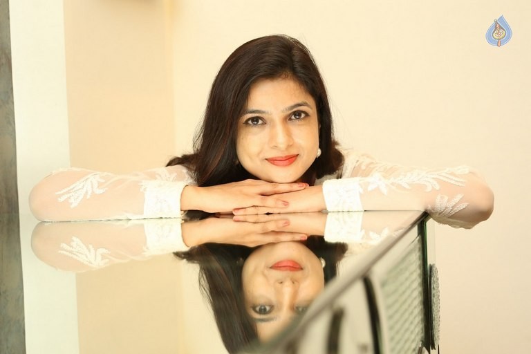 Dolly Tomar New Pics - 11 / 33 photos