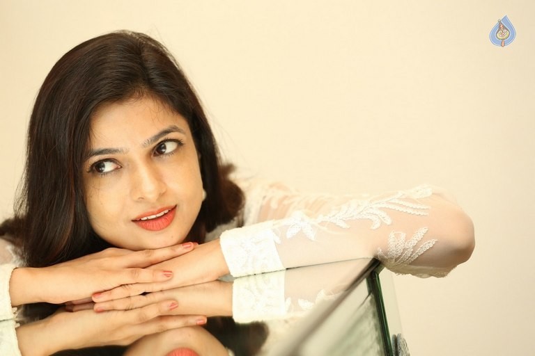 Dolly Tomar New Pics - 14 / 33 photos