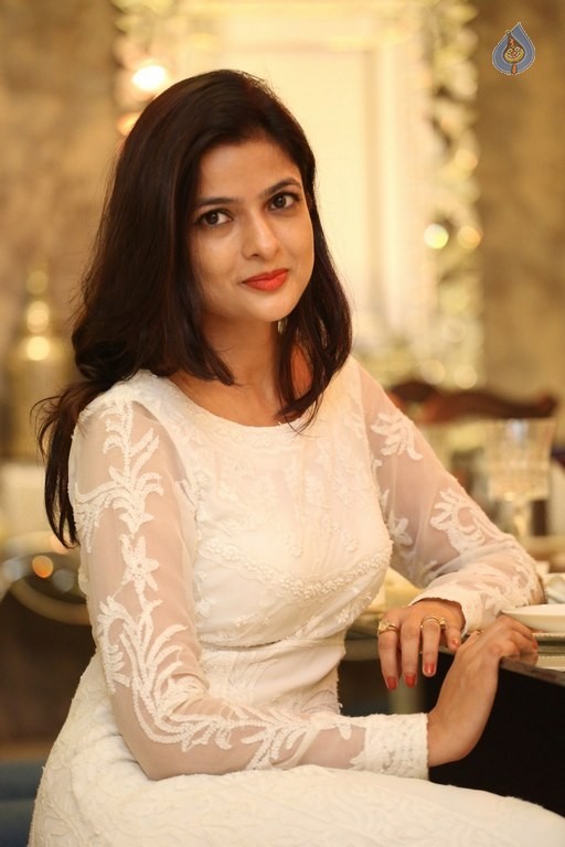 Dolly Tomar New Pics - 17 / 33 photos