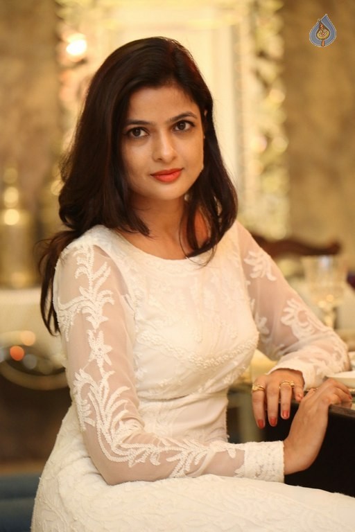 Dolly Tomar New Pics - 29 / 33 photos