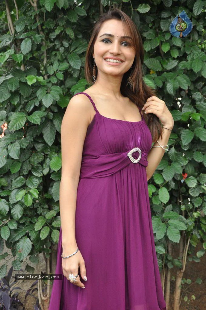 Drithi Stills - 25 / 31 photos