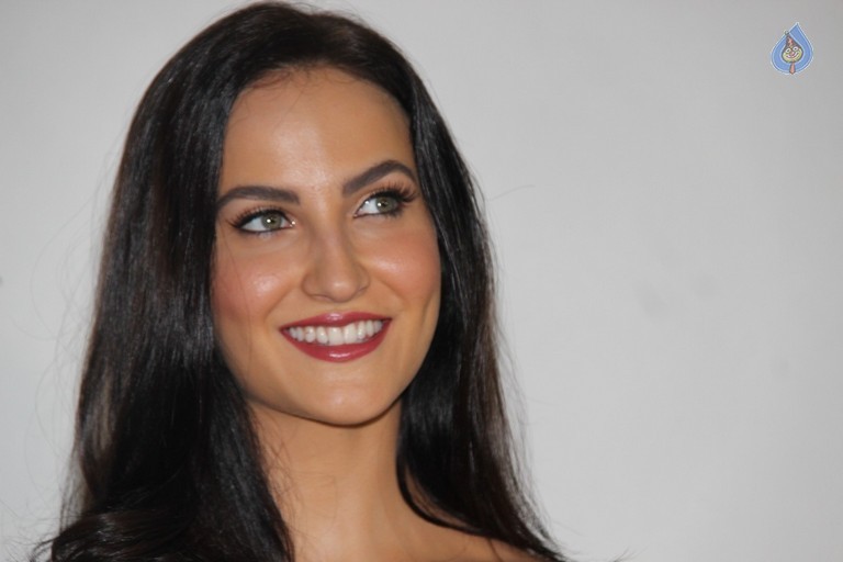 Elli Avram New Photos - 28 / 30 photos