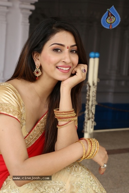 Eshanya Maheshwari Latest Photos - 25 / 35 photos