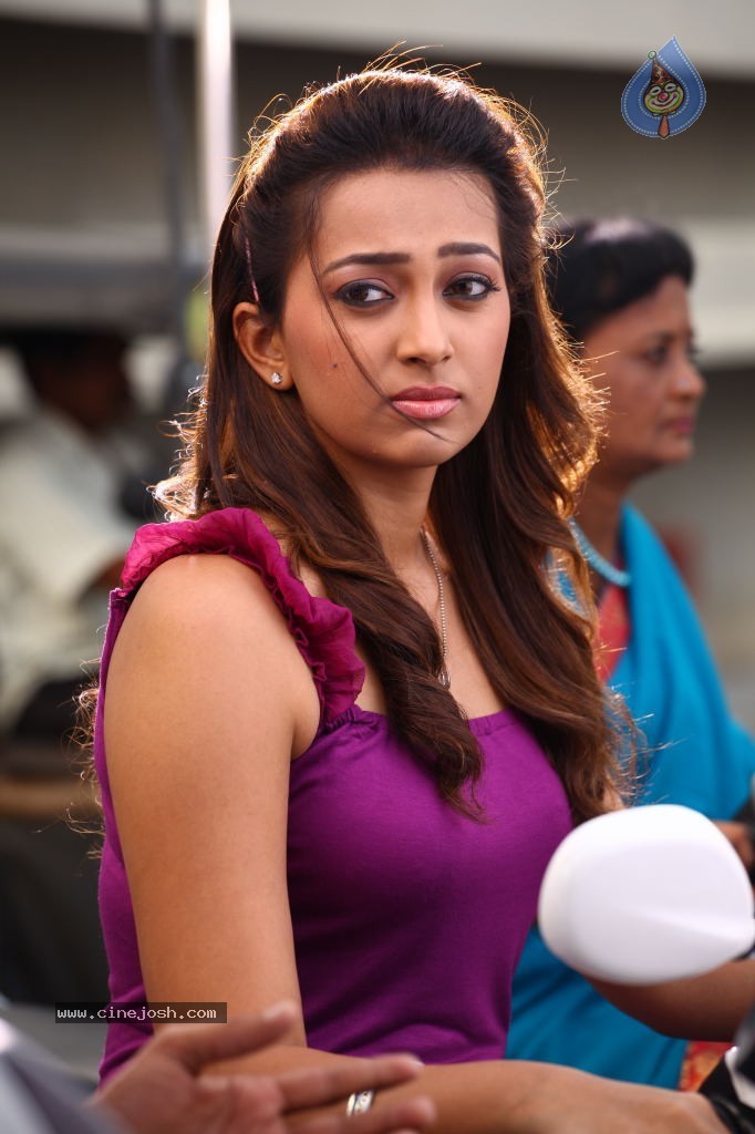 Ester Noronha Gallery - 10 / 37 photos