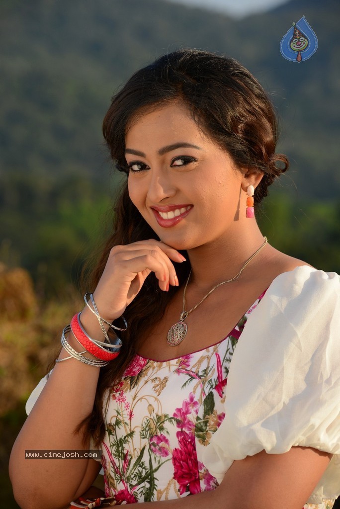 Ester Noronha Hot Pics - 27 / 88 photos