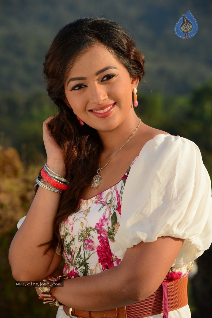 Ester Noronha Hot Pics - 49 / 88 photos