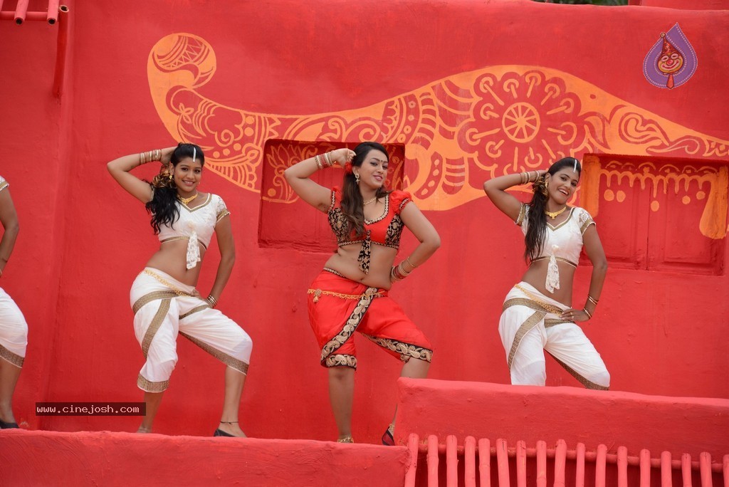 Ester Noronha Hot Pics - 55 / 88 photos