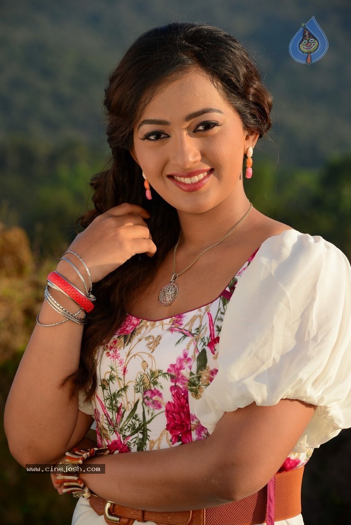 Ester Noronha Hot Pics - 56 / 88 photos