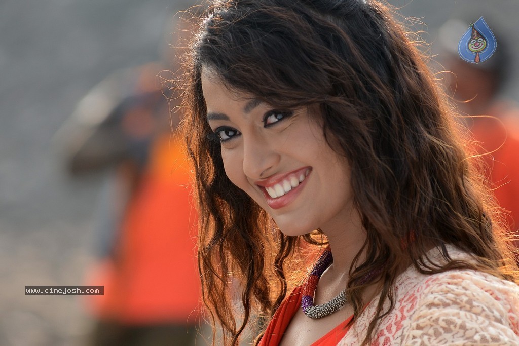 Ester Noronha Hot Pics - 61 / 88 photos