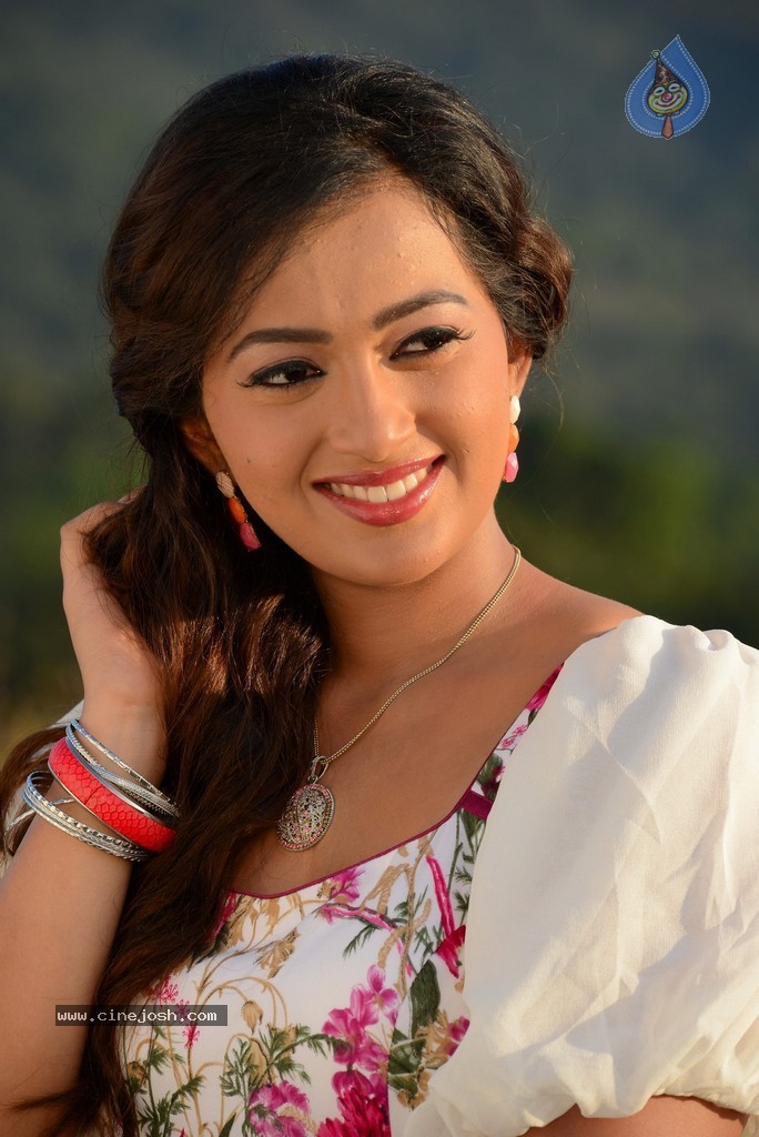 Ester Noronha Hot Pics - 63 / 88 photos