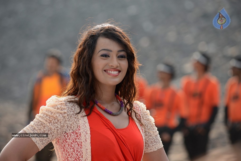 Ester Noronha Hot Pics - 80 / 88 photos