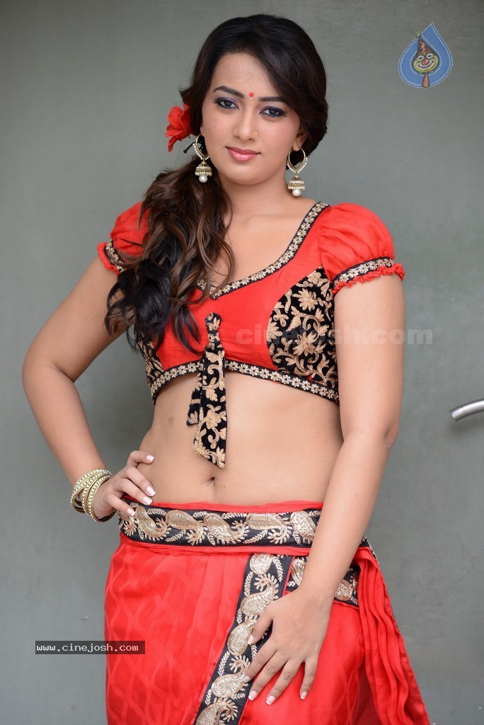 Ester Noronha Images - 23 / 72 photos