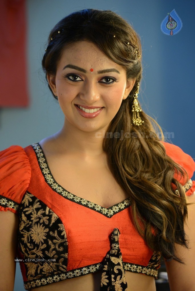 Ester Noronha Images - 45 / 72 photos