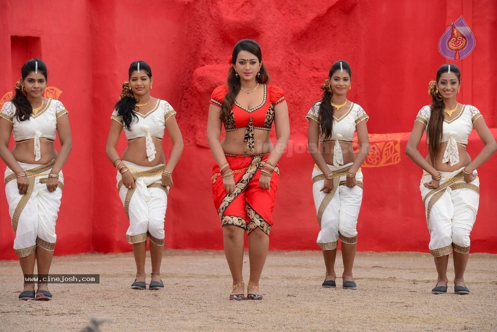 Ester Noronha Images - 49 / 72 photos