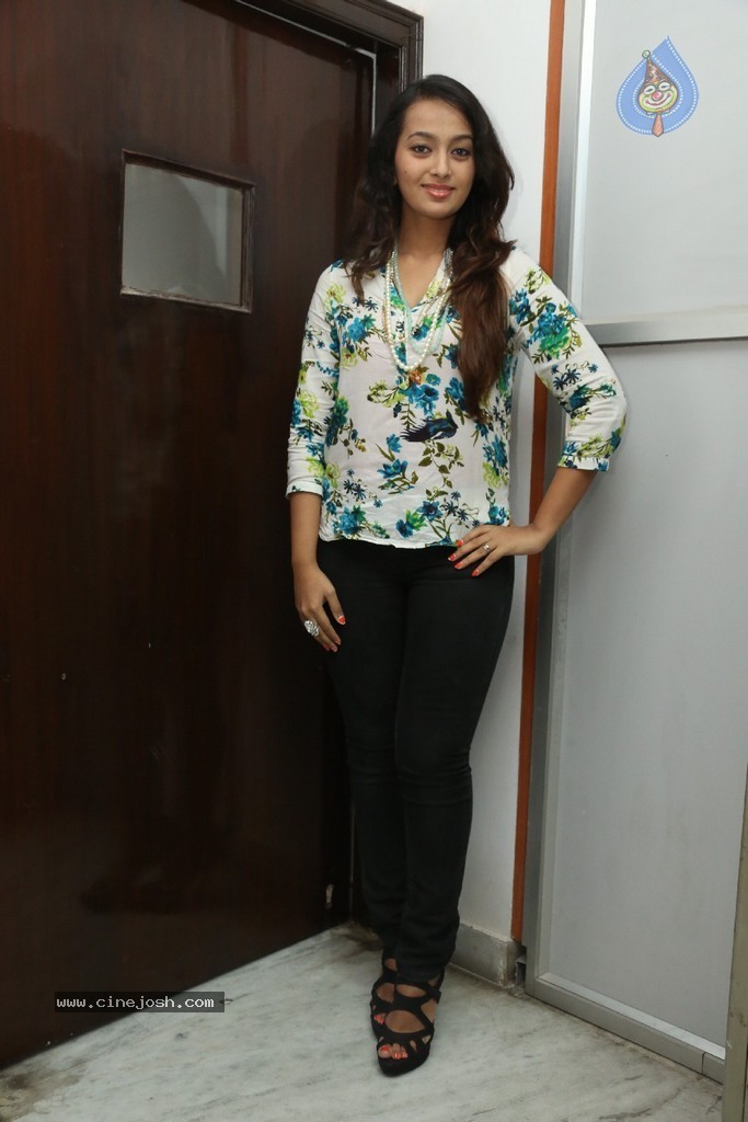 Ester Noronha Latest Stills - 11 / 96 photos