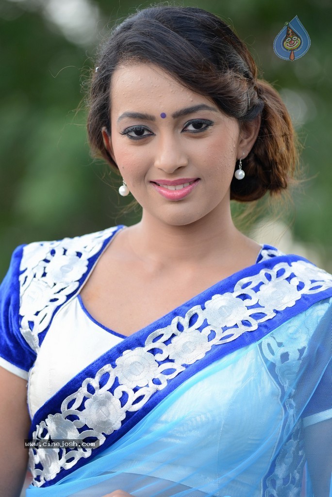 Ester Noronha New Pics - 64 / 75 photos