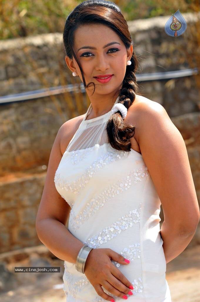 Ester Noronha Photos - 11 / 78 photos