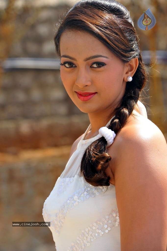 Ester Noronha Photos - 12 / 78 photos