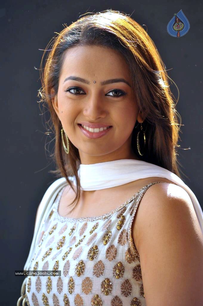 Ester Noronha Photos - 15 / 78 photos