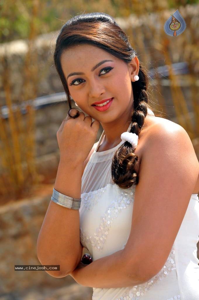 Ester Noronha Photos - 30 / 78 photos