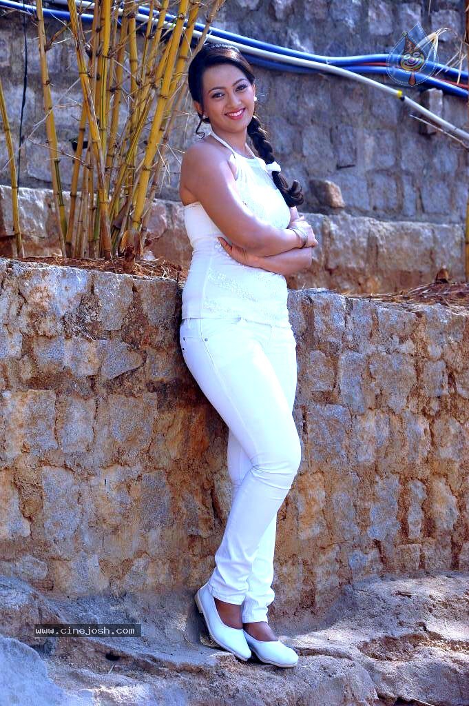 Ester Noronha Photos - 40 / 78 photos