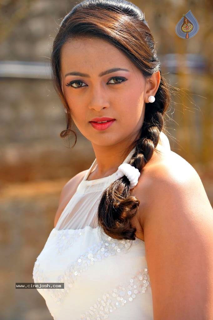 Ester Noronha Photos - 42 / 78 photos