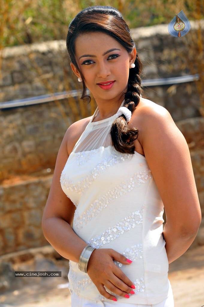 Ester Noronha Photos - 54 / 78 photos