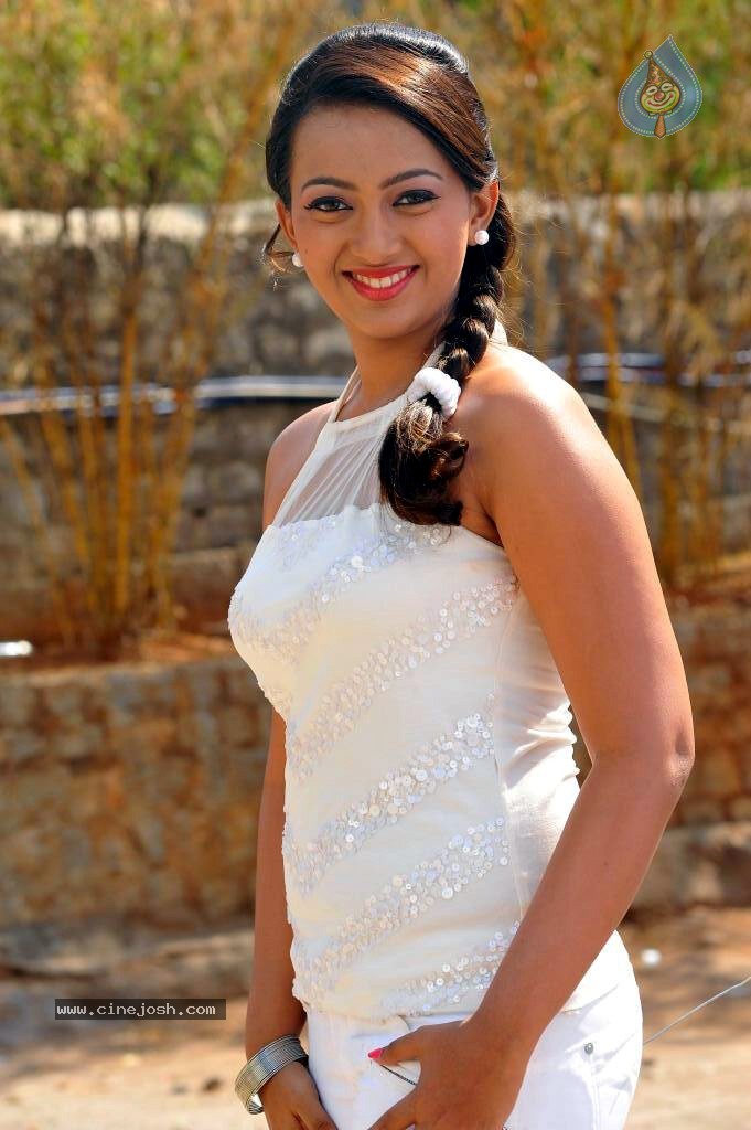 Ester Noronha Photos - 60 / 78 photos