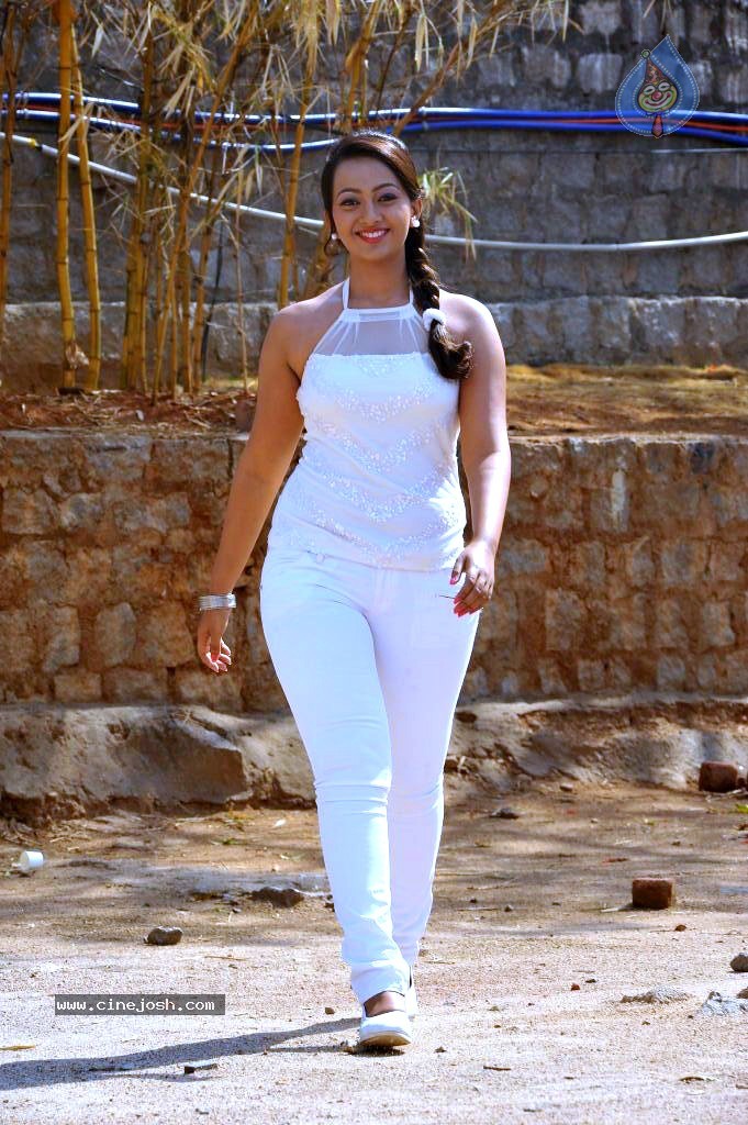 Ester Noronha Photos - 65 / 78 photos