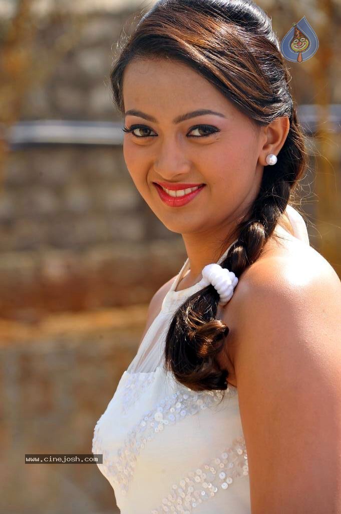 Ester Noronha Photos - 70 / 78 photos