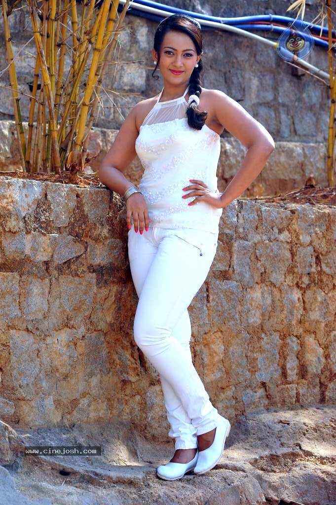 Ester Noronha Photos - 72 / 78 photos