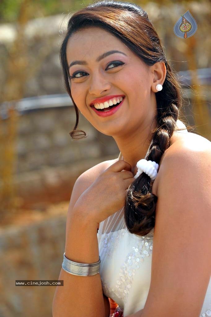 Ester Noronha Photos - 74 / 78 photos