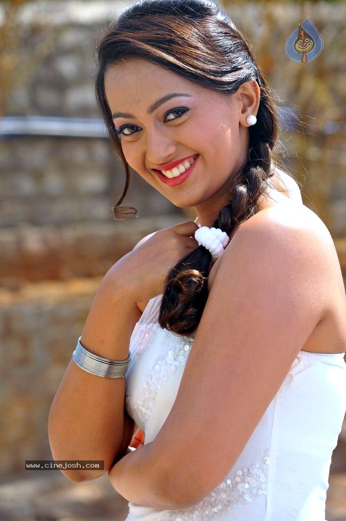 Ester Noronha Photos - 76 / 78 photos