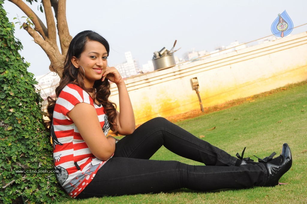 Ester Noronha Pics - 8 / 113 photos