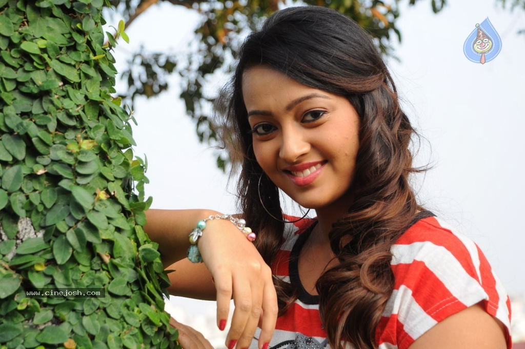 Ester Noronha Pics - 44 / 113 photos