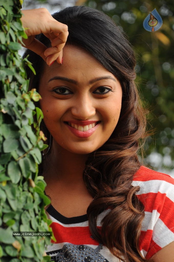 Ester Noronha Pics - 56 / 113 photos