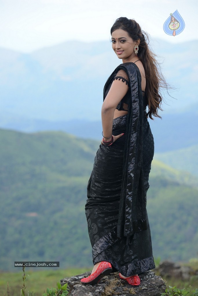 Ester Noronha Stills - 11 / 67 photos