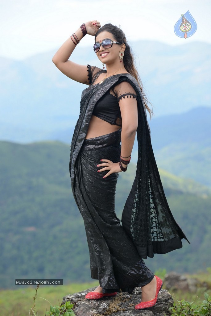 Ester Noronha Stills - 15 / 67 photos