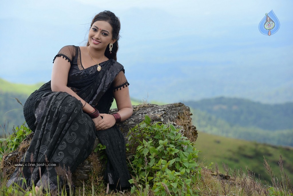 Ester Noronha Stills - 19 / 67 photos