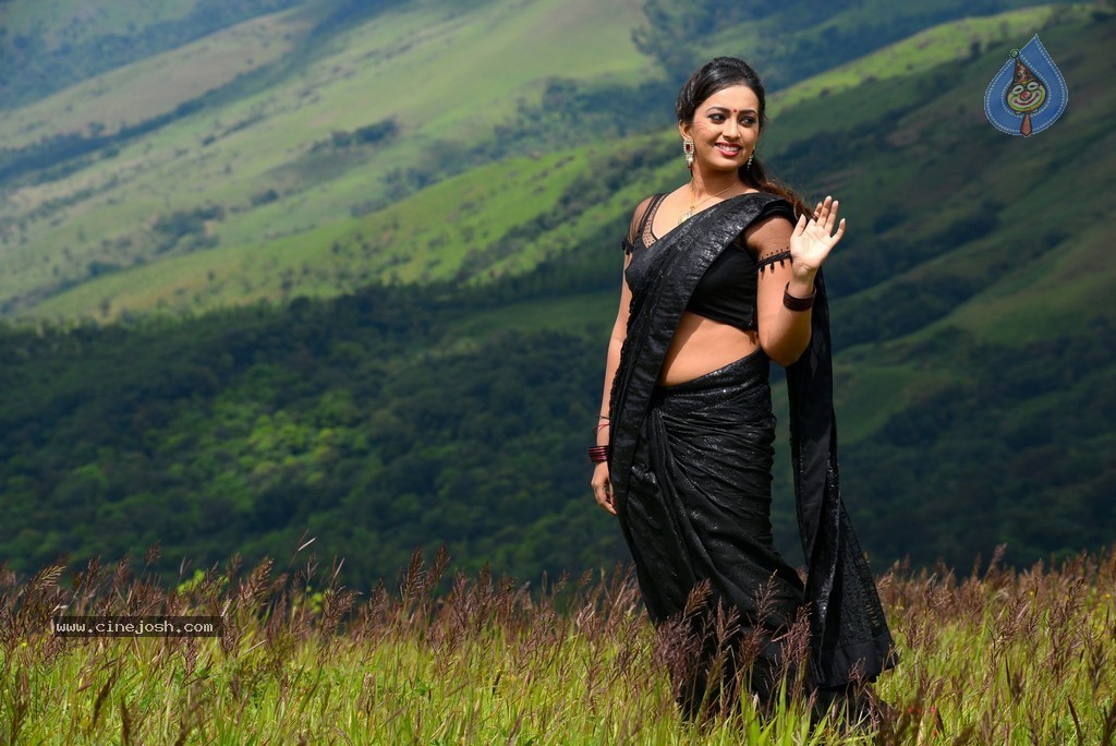 Ester Noronha Stills - 26 / 67 photos