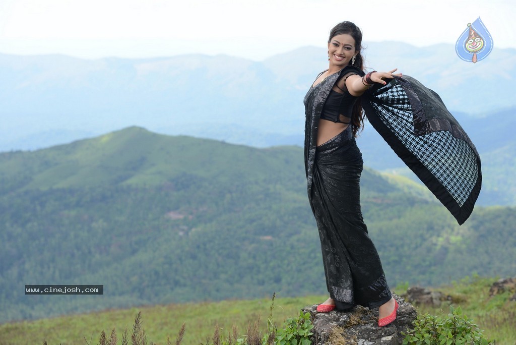 Ester Noronha Stills - 30 / 67 photos