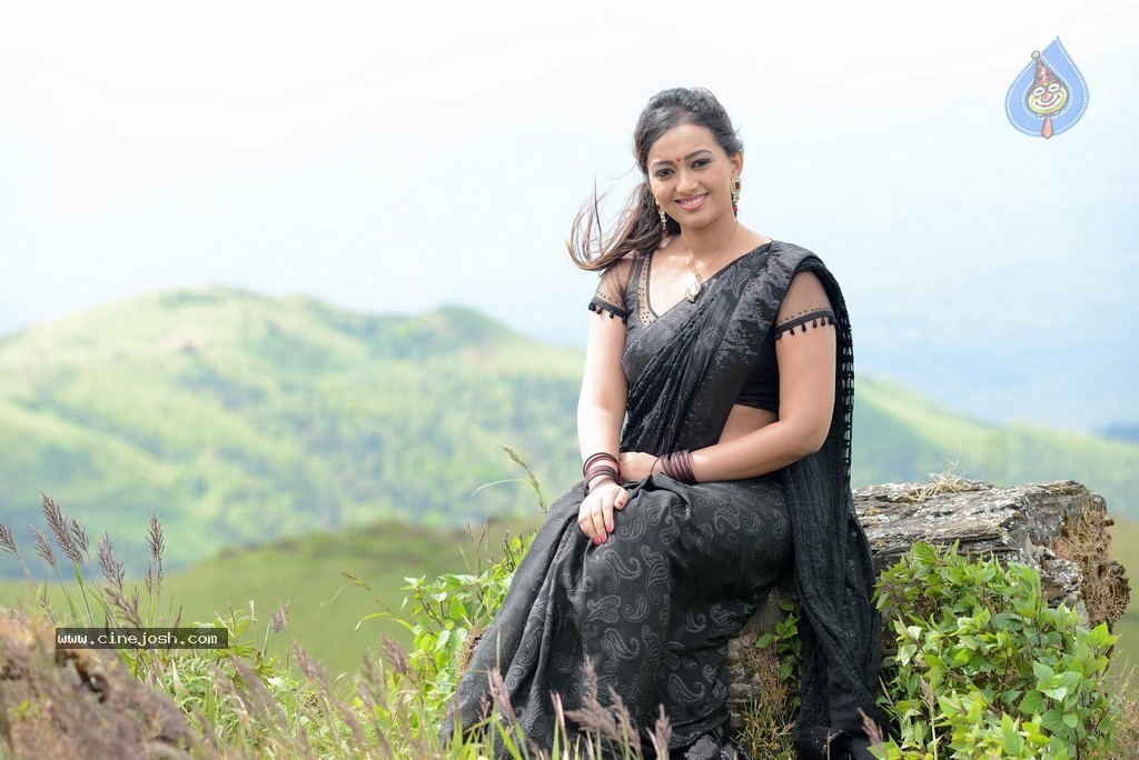 Ester Noronha Stills - 32 / 67 photos