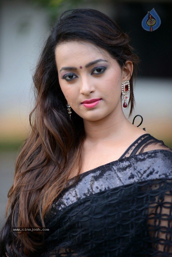 Ester Noronha Stills - 46 / 67 photos