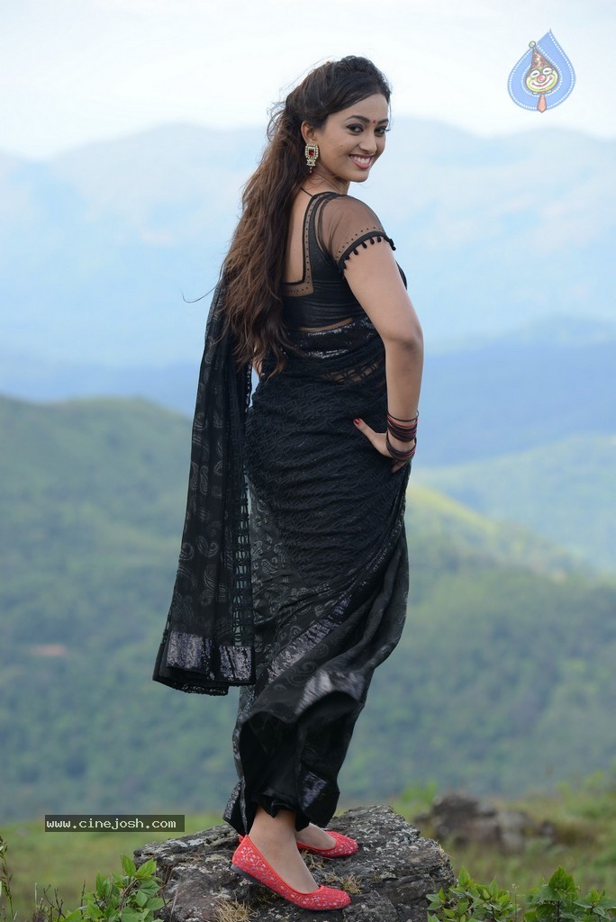 Ester Noronha Stills - 48 / 67 photos