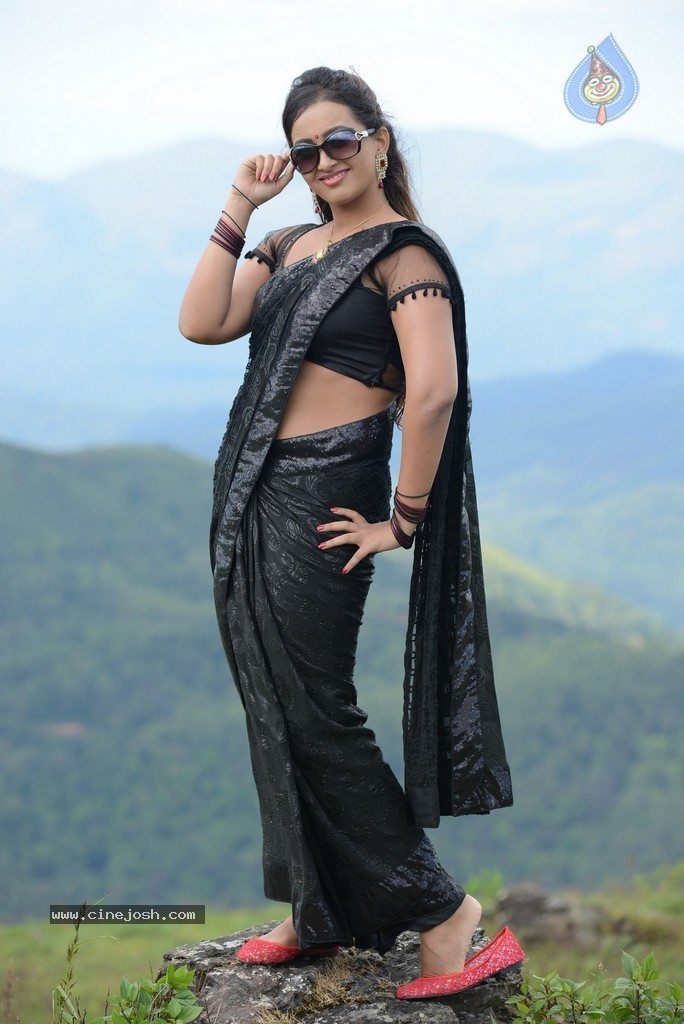 Ester Noronha Stills - 57 / 67 photos