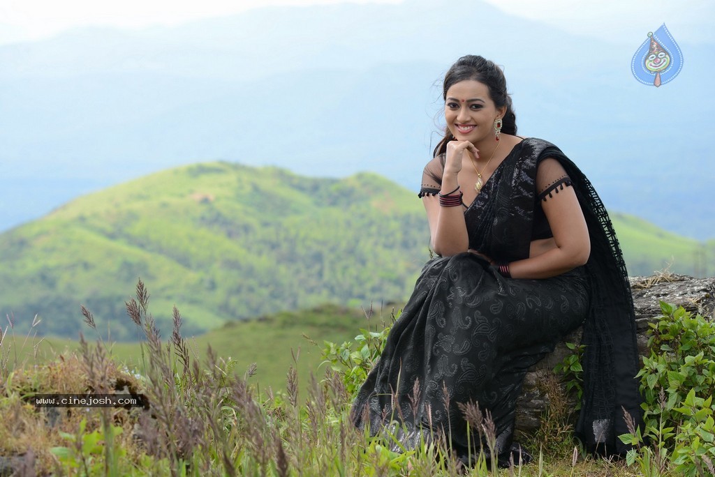 Ester Noronha Stills - 63 / 67 photos